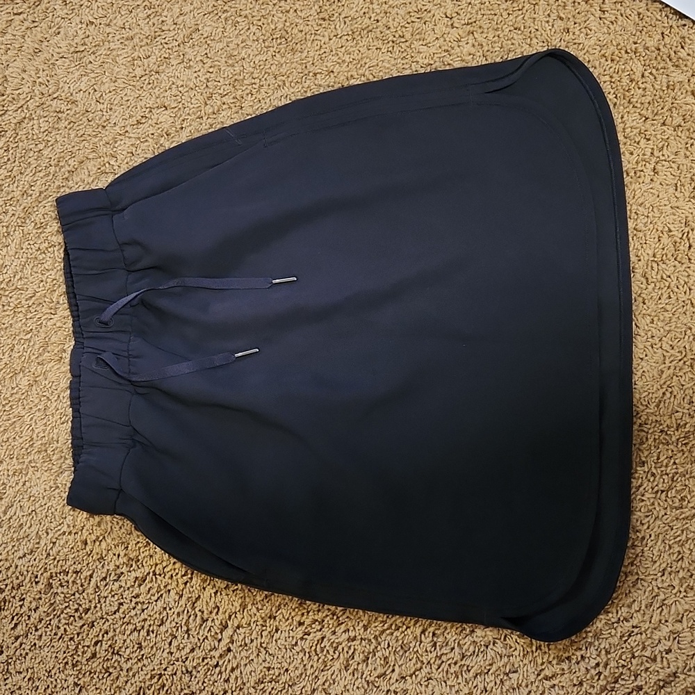 Lululemon on the fly black skirt size 4